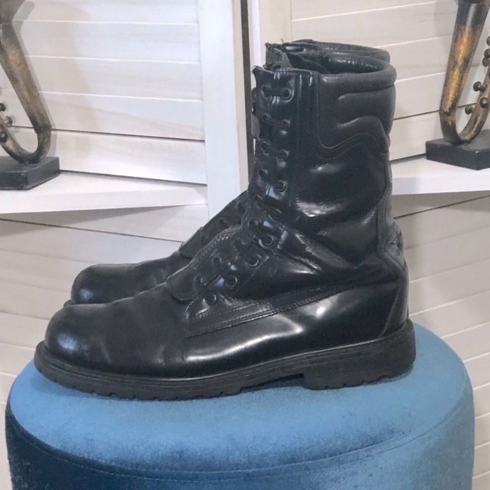 Vibram man’s black genuine leather moto combat boots sz 10.5 to 11 “Very Narrow”
